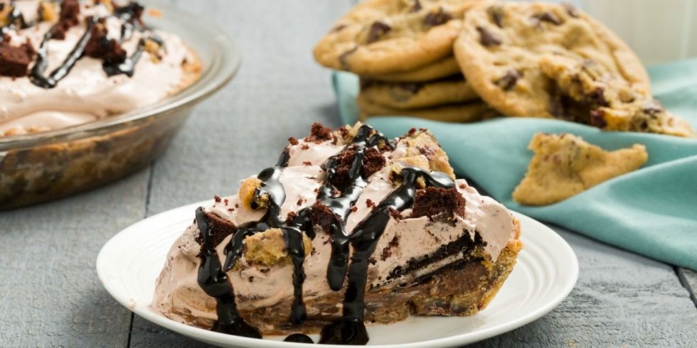 How to make Slutty Brownies as a Cool Whip Pie - Photo: Ethan Calabrese/Delish.com